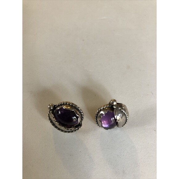 Vintage South Western Sterling Silver/ Amethyst ~ Leaf Design Stud Earrings - Picture 2 of 6